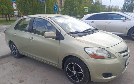 Toyota Yaris III рестайлинг, 2006 год, 499 999 рублей, 2 фотография