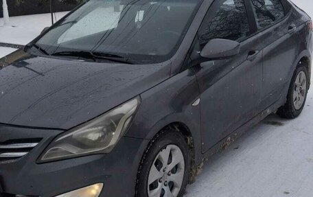 Hyundai Solaris II рестайлинг, 2015 год, 900 000 рублей, 3 фотография