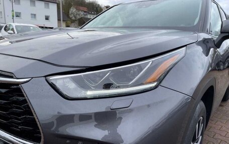 Toyota Highlander, 2021 год, 3 777 777 рублей, 2 фотография