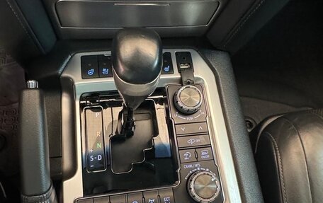 Toyota Land Cruiser 200, 2019 год, 7 400 000 рублей, 8 фотография
