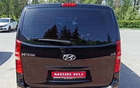 Hyundai H-1 II рестайлинг, 2011 год, 1 850 000 рублей, 3 фотография