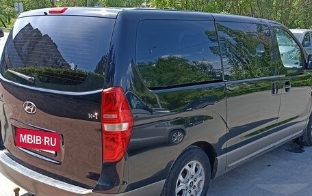 Hyundai H-1 II рестайлинг, 2011 год, 1 850 000 рублей, 2 фотография
