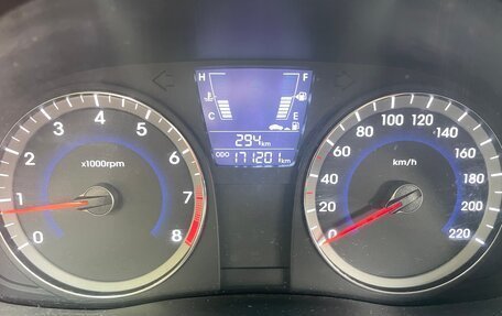 Hyundai Solaris II рестайлинг, 2011 год, 700 000 рублей, 11 фотография