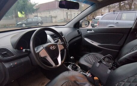 Hyundai Solaris II рестайлинг, 2012 год, 800 000 рублей, 2 фотография