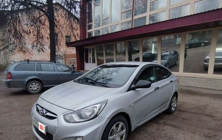 Hyundai Solaris II рестайлинг, 2012 год, 800 000 рублей, 5 фотография