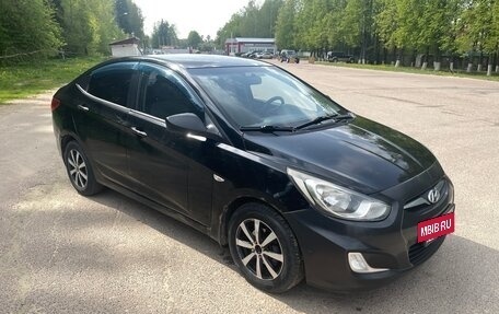 Hyundai Solaris II рестайлинг, 2011 год, 700 000 рублей, 3 фотография