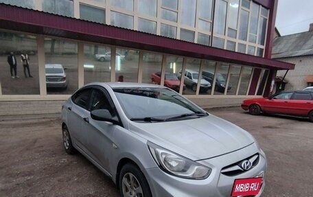 Hyundai Solaris II рестайлинг, 2012 год, 800 000 рублей, 4 фотография