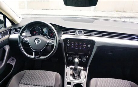 Volkswagen Passat B8 рестайлинг, 2017 год, 1 550 000 рублей, 8 фотография