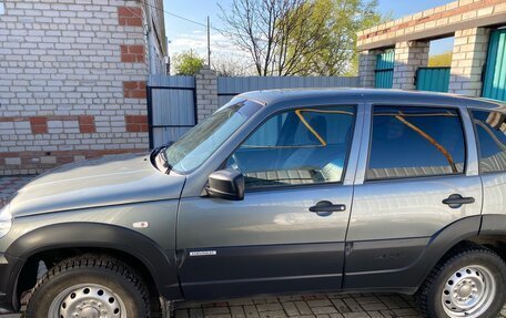 Chevrolet Niva I рестайлинг, 2017 год, 750 000 рублей, 4 фотография