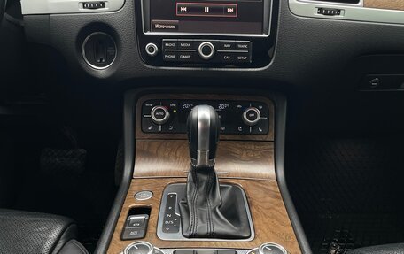 Volkswagen Touareg III, 2015 год, 2 950 000 рублей, 21 фотография