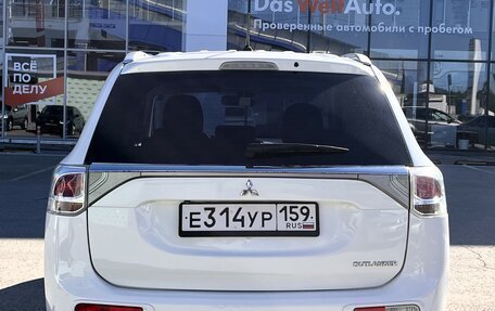 Mitsubishi Outlander III рестайлинг 3, 2014 год, 1 450 000 рублей, 5 фотография