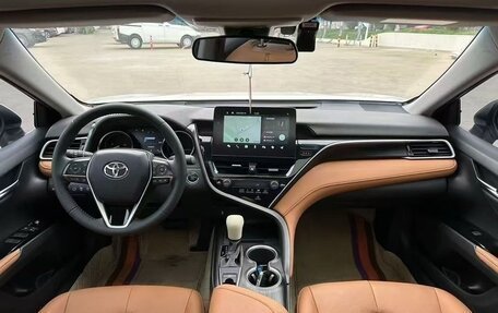 Toyota Camry, 2021 год, 1 950 000 рублей, 6 фотография