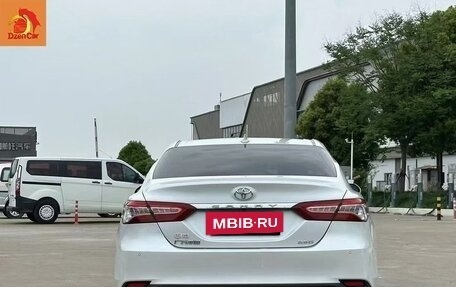 Toyota Camry, 2021 год, 1 950 000 рублей, 3 фотография