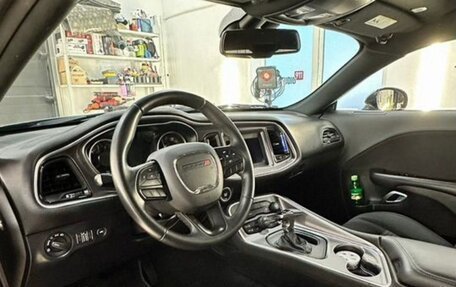 Dodge Challenger III рестайлинг 2, 2019 год, 3 499 999 рублей, 8 фотография
