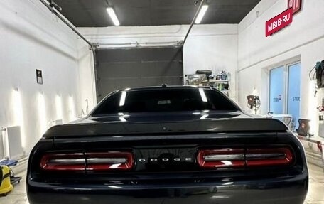 Dodge Challenger III рестайлинг 2, 2019 год, 3 499 999 рублей, 6 фотография