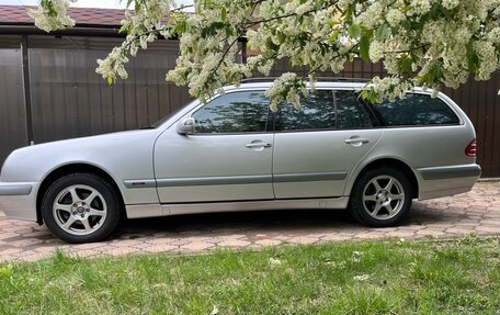 Mercedes-Benz E-Класс, 2002 год, 820 000 рублей, 4 фотография