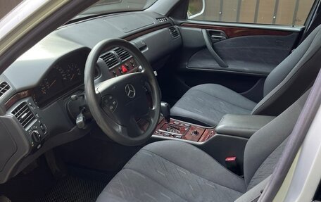Mercedes-Benz E-Класс, 2002 год, 820 000 рублей, 11 фотография