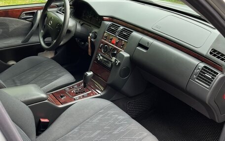 Mercedes-Benz E-Класс, 2002 год, 820 000 рублей, 12 фотография