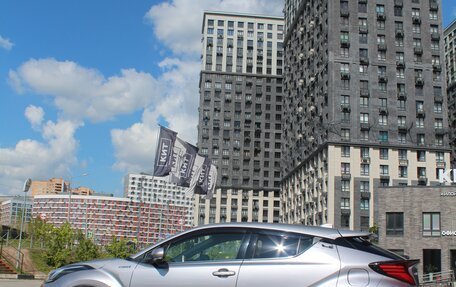 Toyota C-HR I рестайлинг, 2020 год, 2 880 000 рублей, 6 фотография