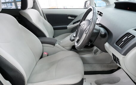 Toyota Prius, 2011 год, 1 149 000 рублей, 7 фотография