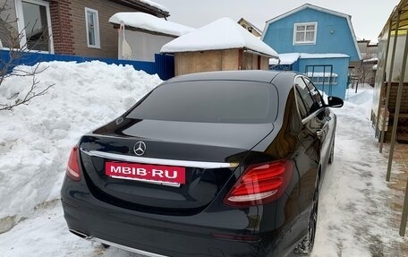Mercedes-Benz E-Класс, 2019 год, 4 000 000 рублей, 3 фотография