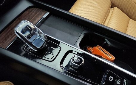 Volvo V60 II, 2022 год, 3 050 000 рублей, 16 фотография