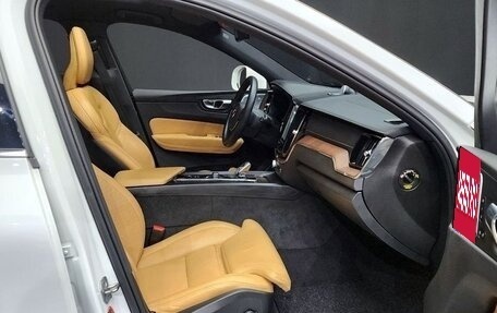Volvo V60 II, 2022 год, 3 050 000 рублей, 7 фотография