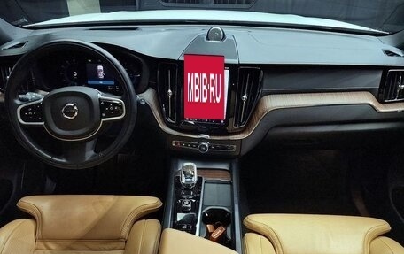 Volvo V60 II, 2022 год, 3 050 000 рублей, 10 фотография