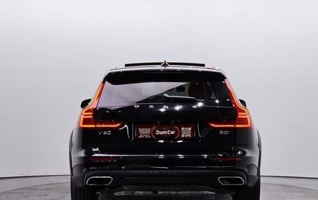Volvo V60 Cross Country II, 2021 год, 3 180 000 рублей, 3 фотография