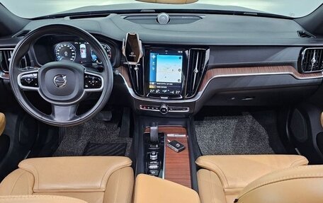 Volvo V60 Cross Country II, 2021 год, 3 180 000 рублей, 9 фотография