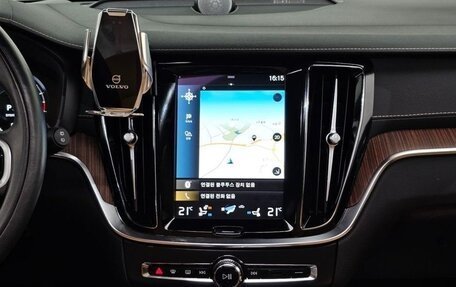Volvo V60 Cross Country II, 2021 год, 3 180 000 рублей, 13 фотография