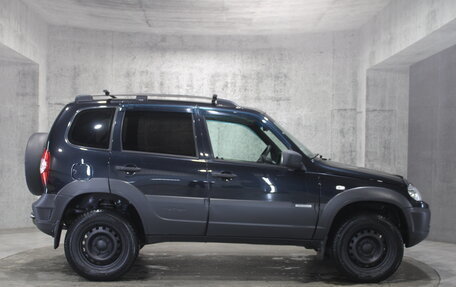 Chevrolet Niva I рестайлинг, 2018 год, 674 000 рублей, 4 фотография