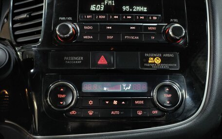 Mitsubishi Outlander III рестайлинг 3, 2013 год, 953 000 рублей, 13 фотография