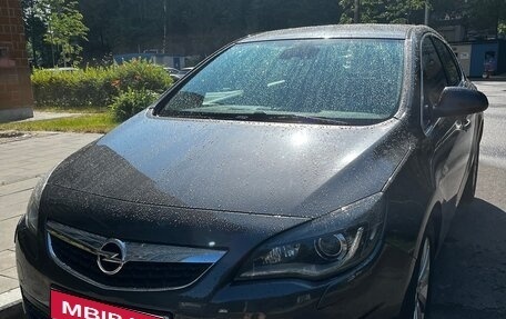 Opel Astra J, 2011 год, 1 000 000 рублей, 1 фотография