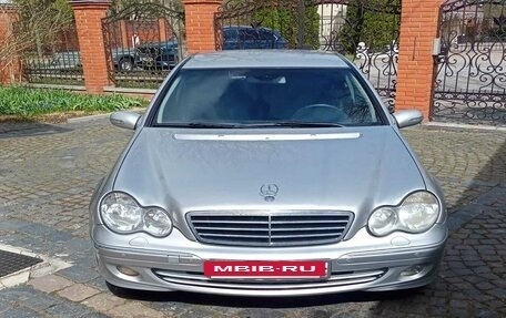 Mercedes-Benz C-Класс, 2004 год, 950 000 рублей, 3 фотография