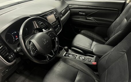 Mitsubishi Outlander III рестайлинг 3, 2015 год, 1 595 000 рублей, 7 фотография