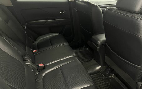 Mitsubishi Outlander III рестайлинг 3, 2015 год, 1 595 000 рублей, 11 фотография