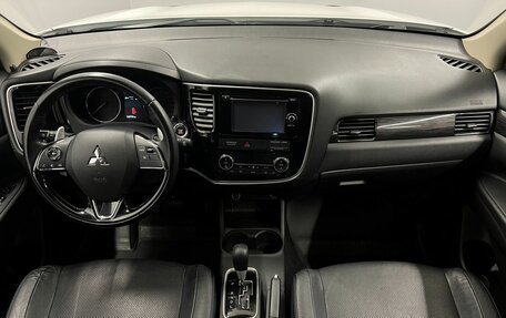 Mitsubishi Outlander III рестайлинг 3, 2015 год, 1 595 000 рублей, 8 фотография