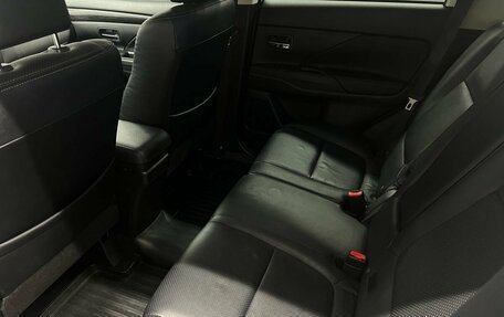 Mitsubishi Outlander III рестайлинг 3, 2015 год, 1 595 000 рублей, 10 фотография