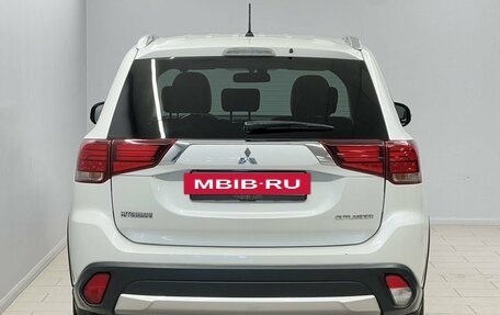 Mitsubishi Outlander III рестайлинг 3, 2015 год, 1 595 000 рублей, 4 фотография
