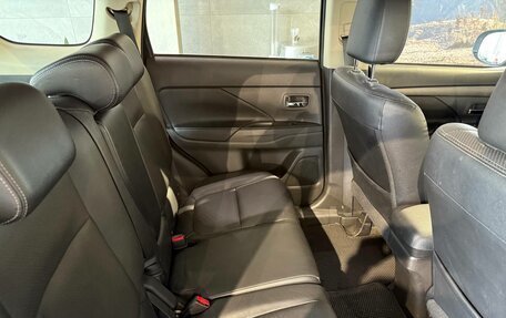 Mitsubishi Outlander III рестайлинг 3, 2015 год, 1 339 000 рублей, 14 фотография