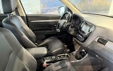 Mitsubishi Outlander III рестайлинг 3, 2015 год, 1 339 000 рублей, 12 фотография