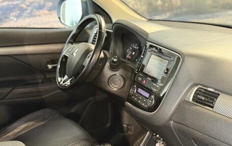 Mitsubishi Outlander III рестайлинг 3, 2015 год, 1 339 000 рублей, 11 фотография