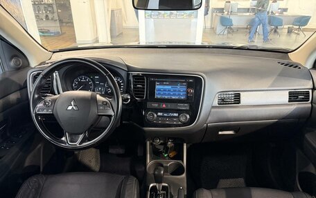 Mitsubishi Outlander III рестайлинг 3, 2015 год, 1 339 000 рублей, 8 фотография