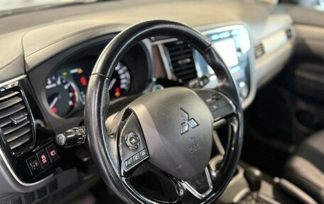 Mitsubishi Outlander III рестайлинг 3, 2015 год, 1 339 000 рублей, 10 фотография