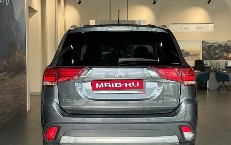 Mitsubishi Outlander III рестайлинг 3, 2015 год, 1 339 000 рублей, 5 фотография