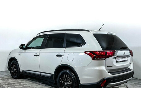 Mitsubishi Outlander III рестайлинг 3, 2015 год, 1 547 000 рублей, 7 фотография