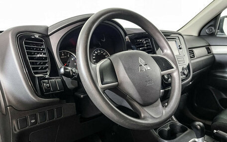 Mitsubishi Outlander III рестайлинг 3, 2015 год, 1 547 000 рублей, 13 фотография