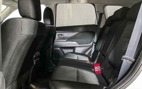 Mitsubishi Outlander III рестайлинг 3, 2015 год, 1 547 000 рублей, 10 фотография