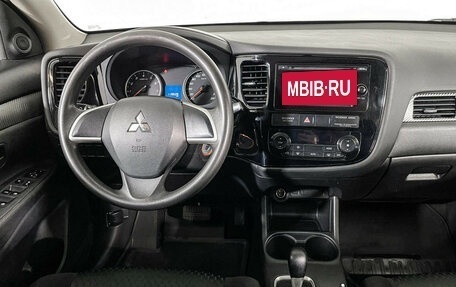 Mitsubishi Outlander III рестайлинг 3, 2015 год, 1 547 000 рублей, 12 фотография